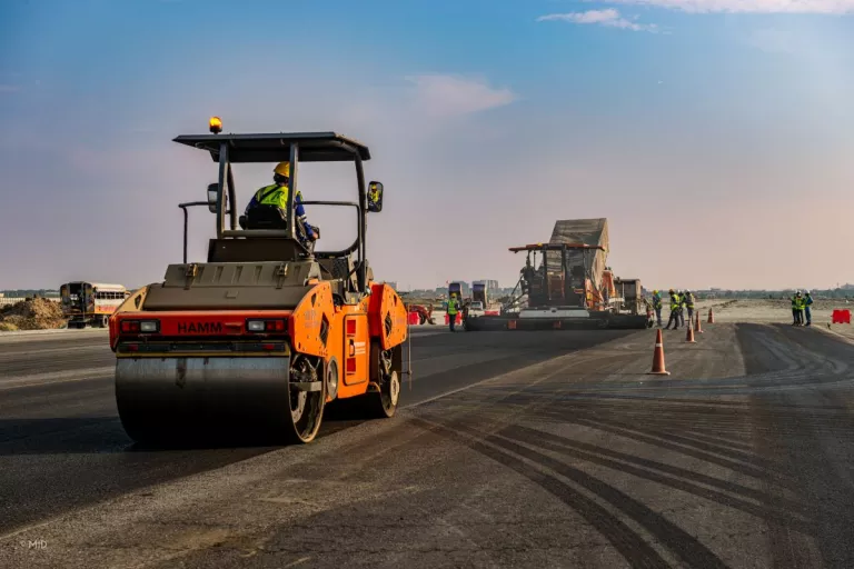 Extension de l’aéroport de Bangkok - Pose d'enrobé