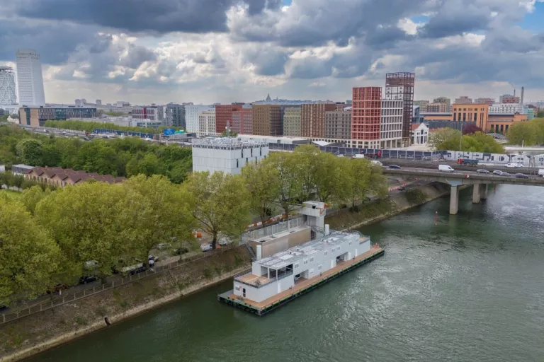 Réaménagement d'une caserne de pompiers en un commissariat 