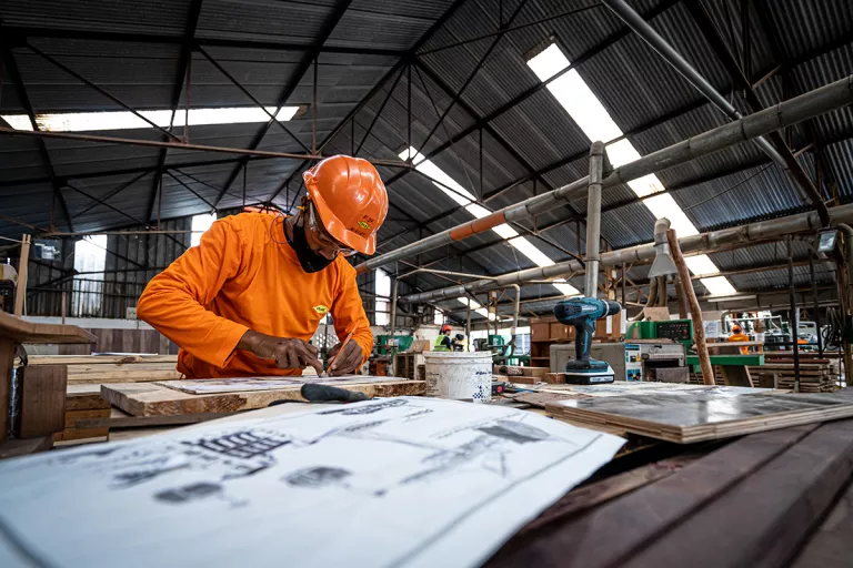 Madagascar atelier bois a Antananarivo