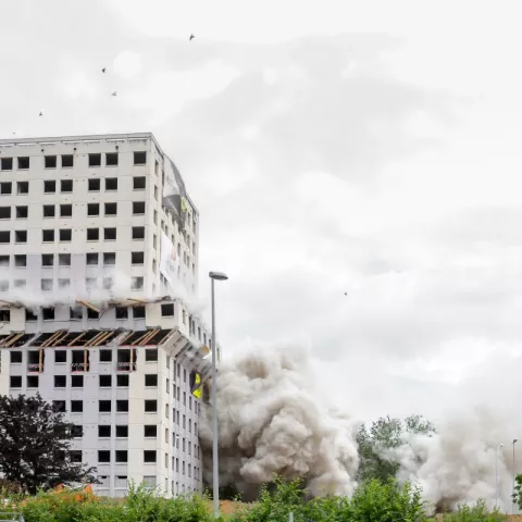 Illustration of À Belfort, trois tours s’effondrent en toute maîtrise : une déconstruction signée Premys