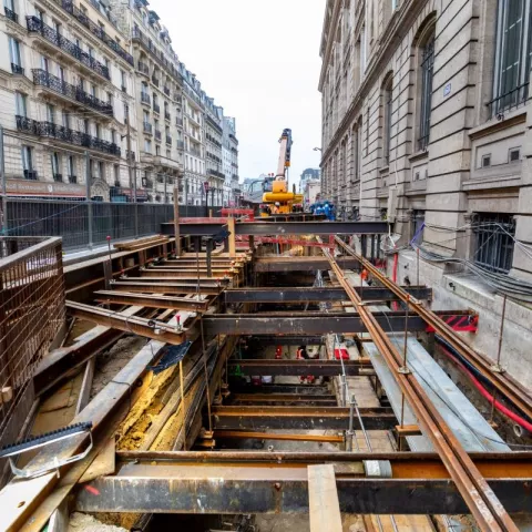 Illustration of Passage souterrain piéton en plein Paris