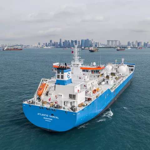 Illustration of Colas réceptionne deux navires pour compléter sa  présence sur toute la chaîne de valeur du bitume 