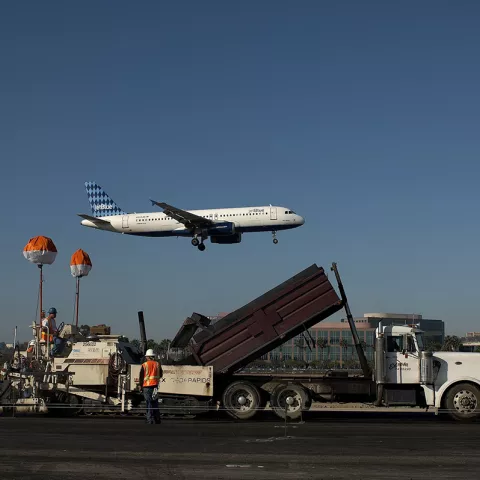 Illustration of Colas remporte un contrat pour l’aéroport de Los Angeles
