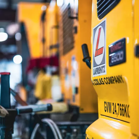 Illustration of Lafrentz Road Marking : 50 ans d’expertise en marquage routier au service des collectivités canadiennes