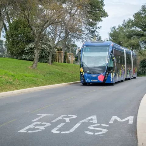 Illustration of BHNS (Bus à Haut Niveau de Service)