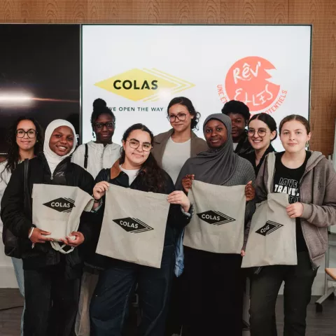 Illustration of Colas Foundation et Rêv’Elles : des rencontres inspirantes entre collaborateurs et jeunes femmes de milieux populaires